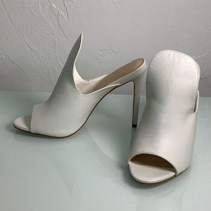 Aldo winter withe Leather Slip on open toes Mules heels size 9 EUC